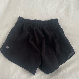 Lulu Lemon Hotty Hot Hi-Rise Lined Short 2.5”